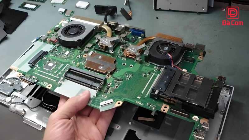 Thay-main-laptop-tai-da-nang