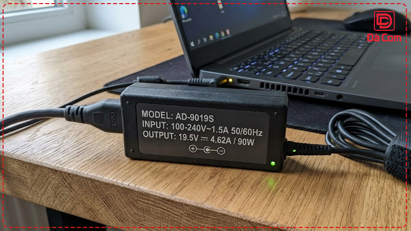 cach-xem-thong-so-adapter-laptop-chinh-xac