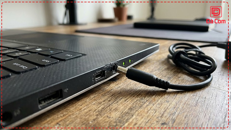 sac-laptop-bi-long-jack-phai-lam-sao